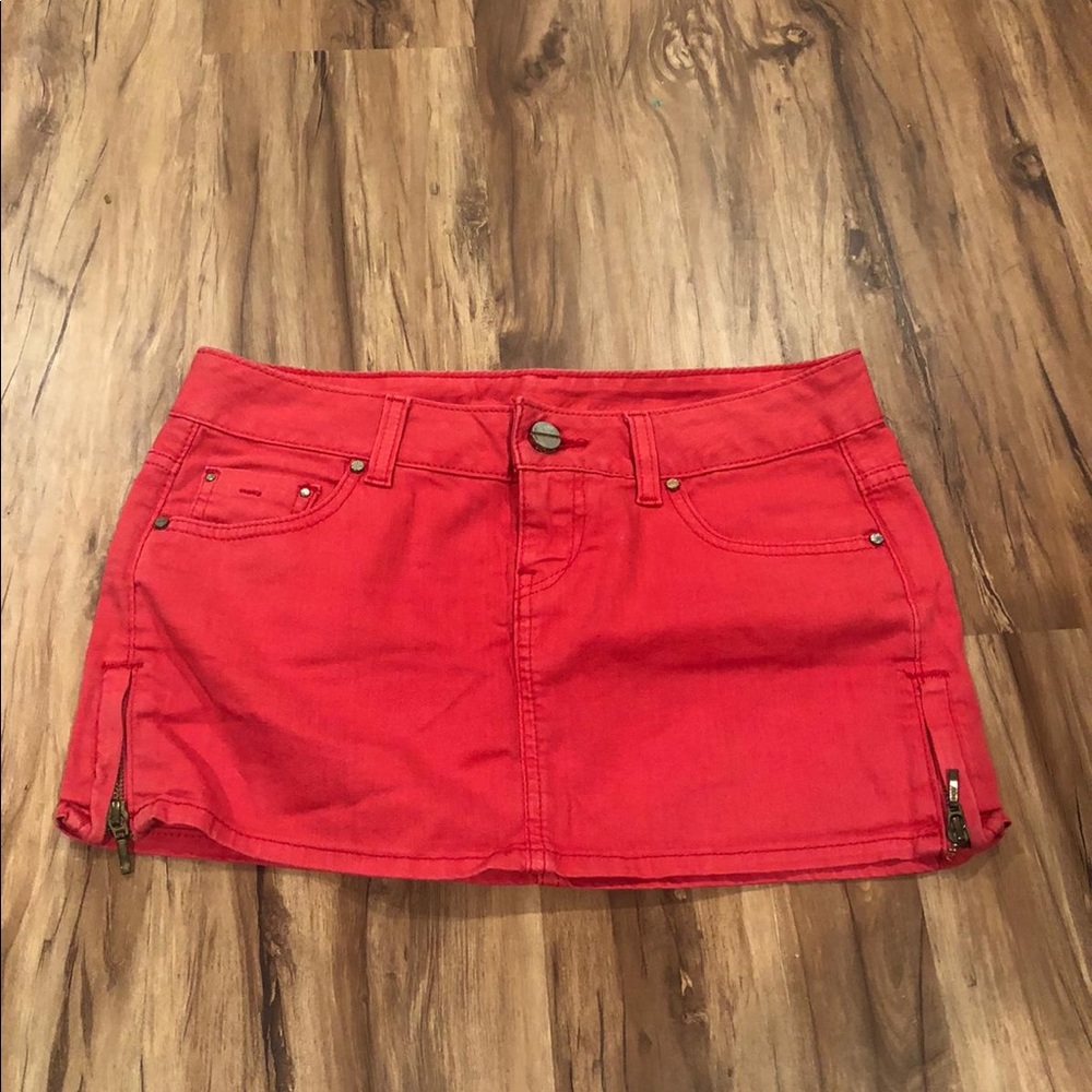 Guess mini skirt